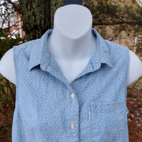 Vintage 90's Levi's Women's Sleeveless Button Up Blue Polka Dot Shirt Size Small - Picture 2 of 9